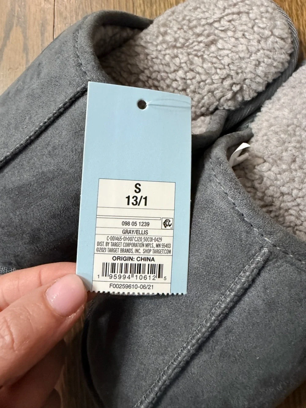NWT Cat& Jack Kids Grey Fleece-Lined Slippers - Small 13/1